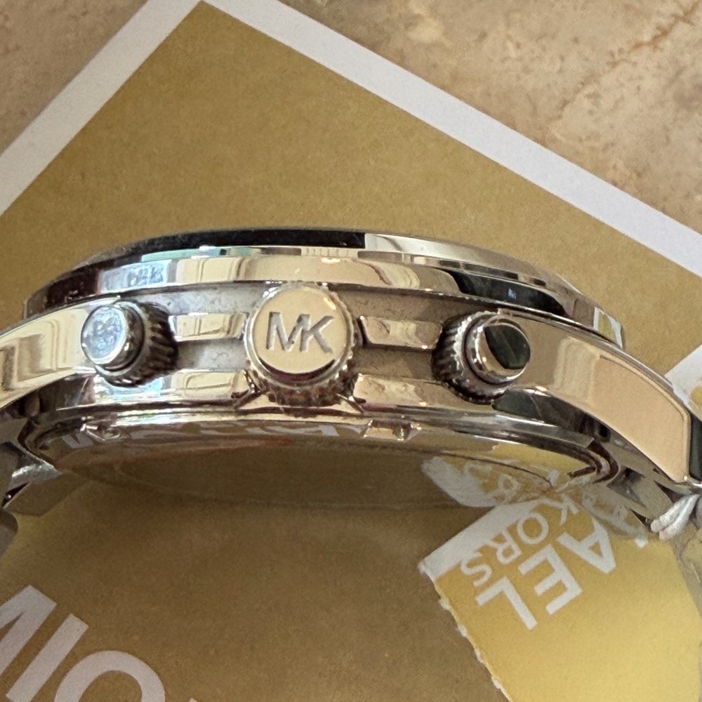 New Michael Kors MK5076 Runway Silver Chronograph Watch - Picture 6 of 10